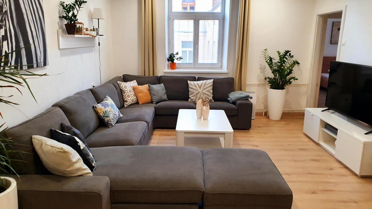 Le Monde Apartment Bratislava - Amazing 5Bdr In Downtown Εξωτερικό φωτογραφία