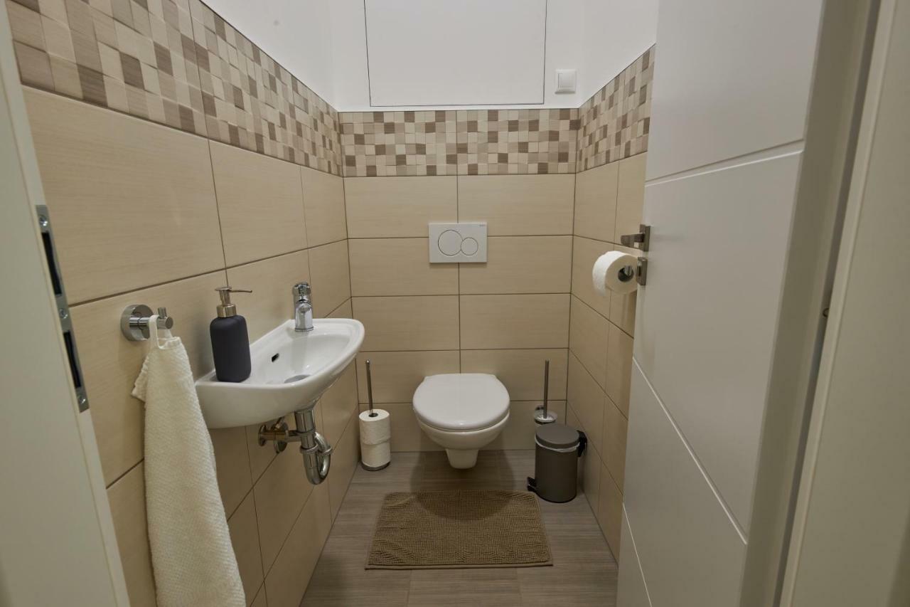 Le Monde Apartment Bratislava - Amazing 5Bdr In Downtown Εξωτερικό φωτογραφία