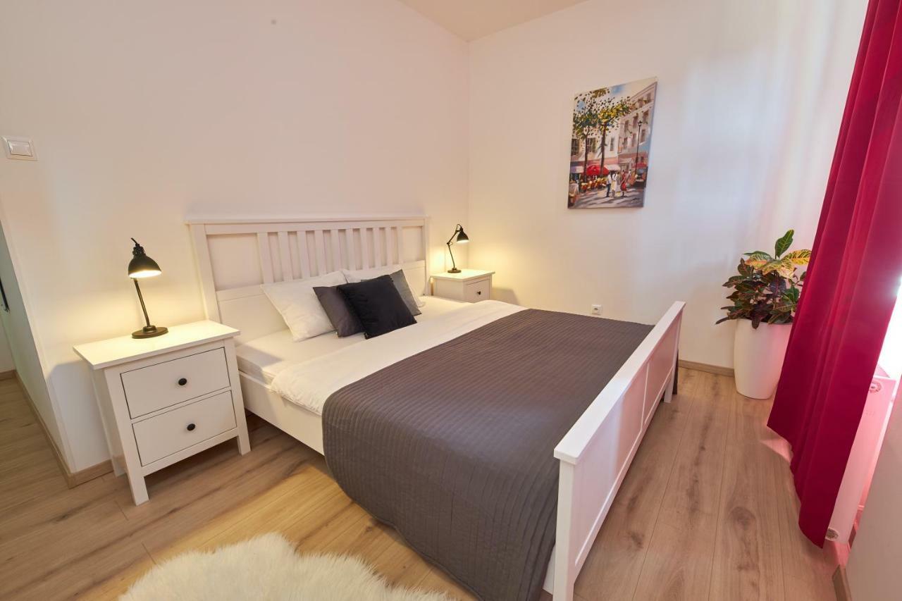 Le Monde Apartment Bratislava - Amazing 5Bdr In Downtown Εξωτερικό φωτογραφία